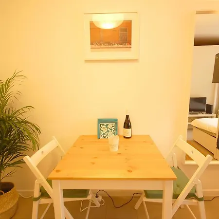 Cozy Studio In Janelas Verdes