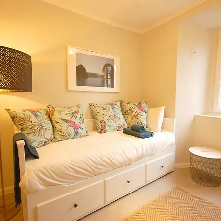 Cozy Studio In Janelas Verdes Apartment